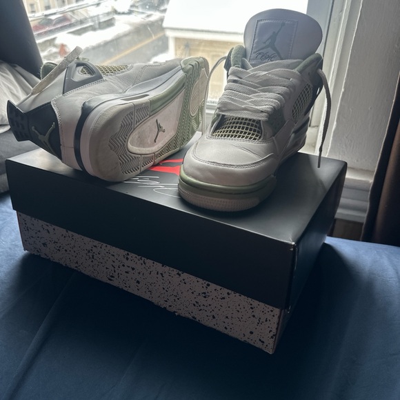 Jordan 4 seafoams size 10.5 Green and White Sneakers WITH BOX main image 4
